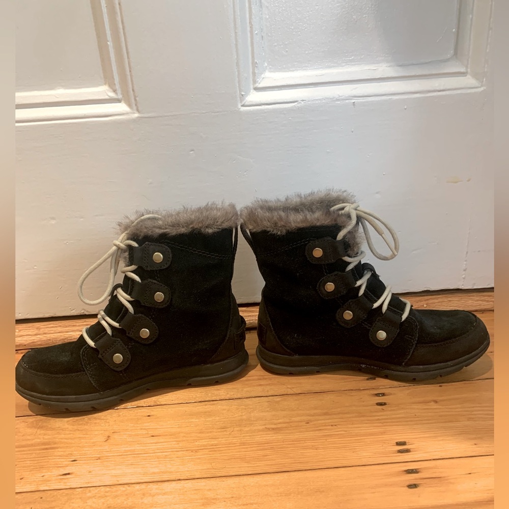 Sorel Women’s Explorer Joan winter boots in size 6. Gently used.